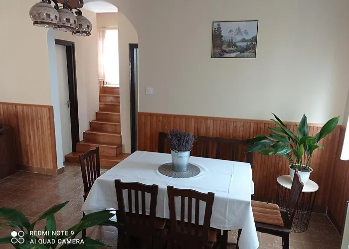 Liget Fruit Garden Family * זלקרוס